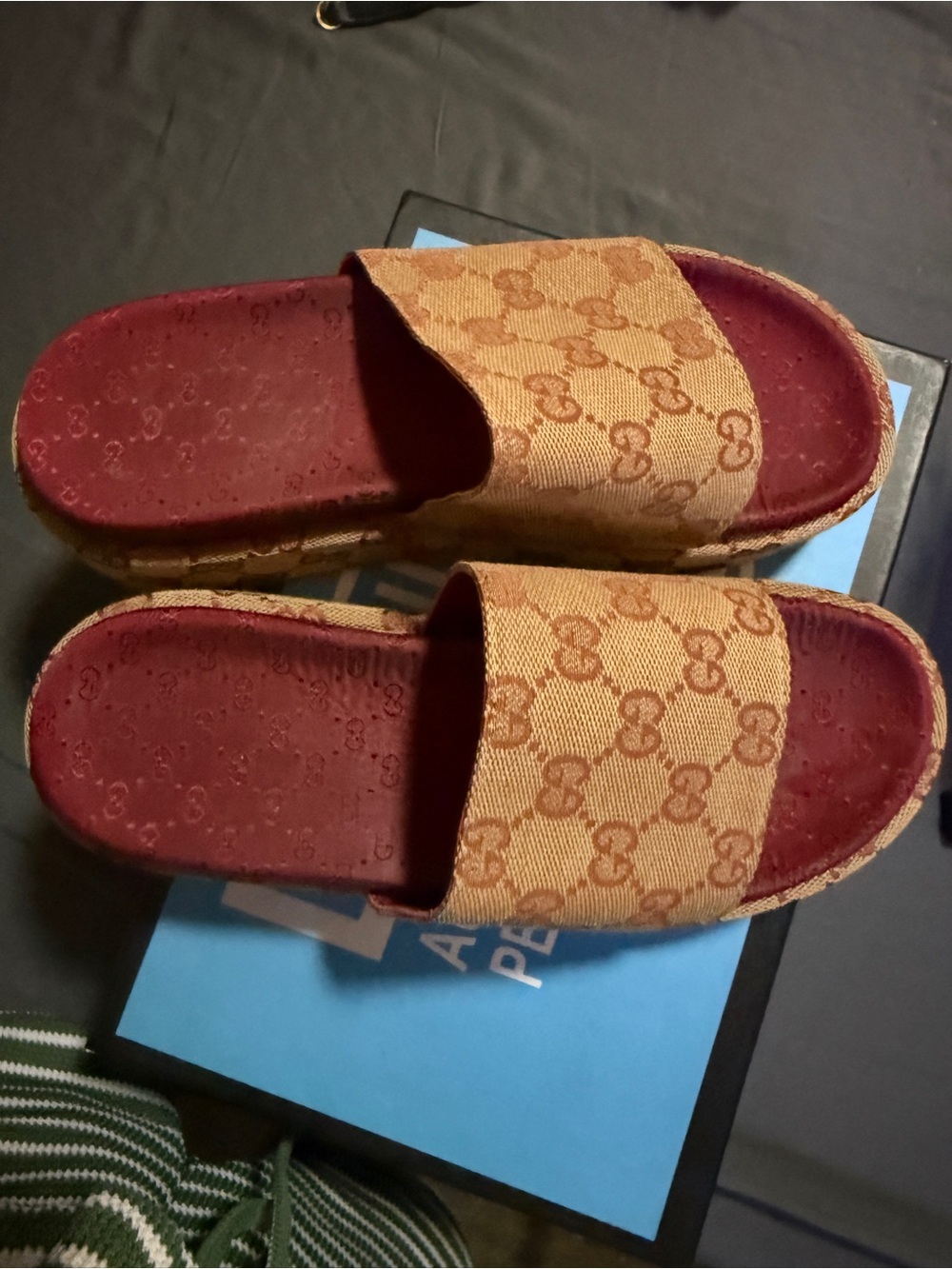 Gucci Beige GG Canvas Slides with Red Footbed - Picture 2 of 5